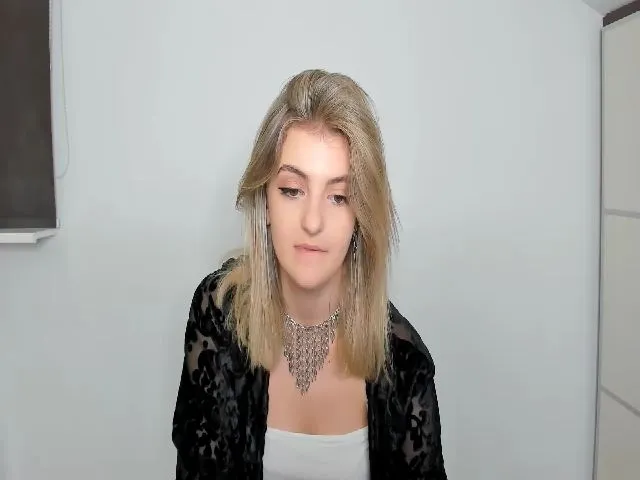Live sex webcam photo for HelelGretta #253758974