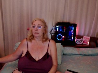 Live sex webcam photo for LisaLinny #240803418