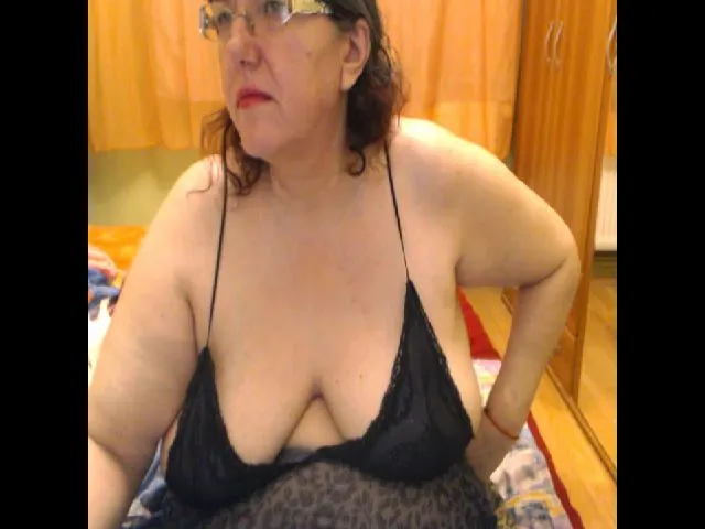 Live sex webcam photo for HugeTitsShow #254913695