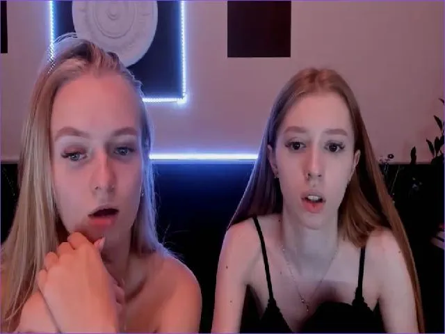 Live sex webcam photo for EmillyWillis #260645506