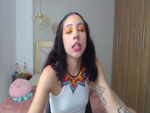 Live sex webcam photo for Emily_evans18 #256124809