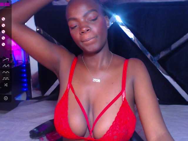 Live sex webcam photo for vickyquinn #256363598