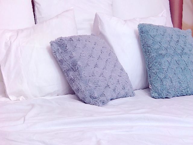 Live sex webcam photo for Kat_Jolie #258322751