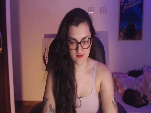 Live sex webcam photo for Miah_Peach #255542258