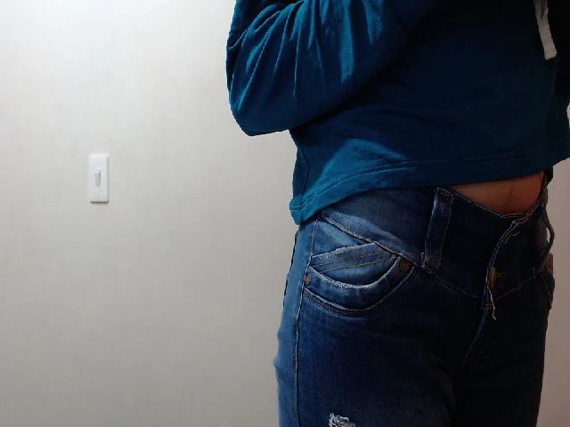 Live sex webcam photo for LaraSmiith_ #264052969