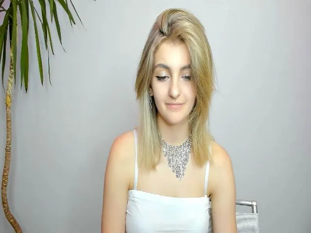 Live sex webcam photo for HelelGretta #256474340