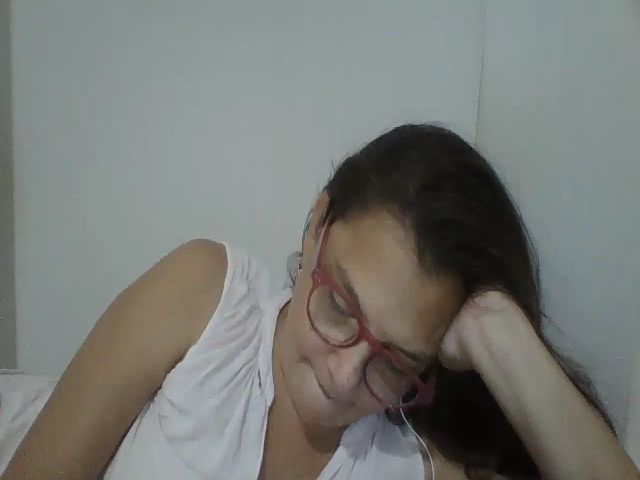 Live sex webcam photo for SweetLola01 #257988184