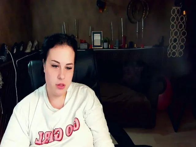 Live sex webcam photo for SerahMirabeli #257753073