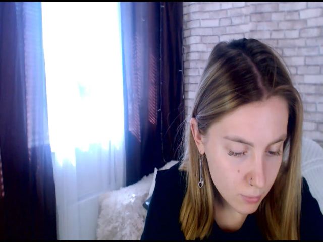 Live sex webcam photo for CumMeaRiver #253309413