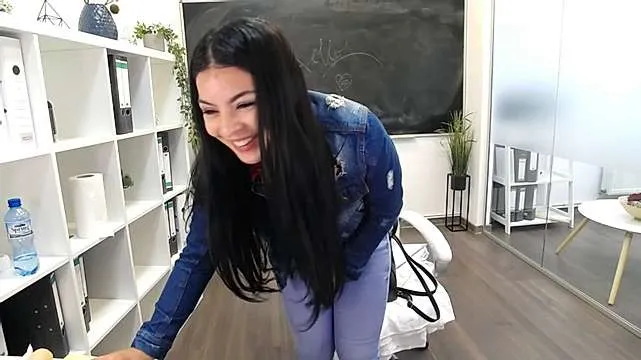 Live sex webcam photo for EmaNicole #244961843