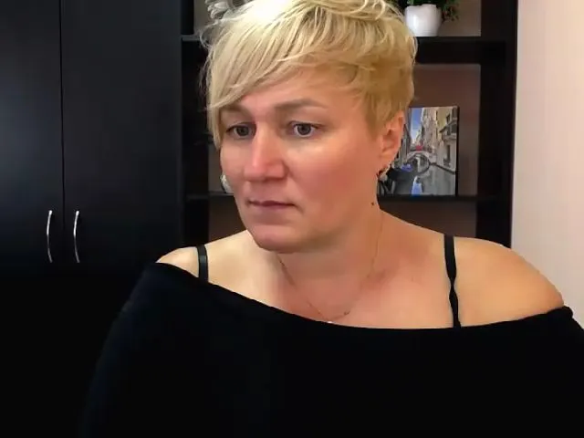 Live sex webcam photo for KailyMey #261406918