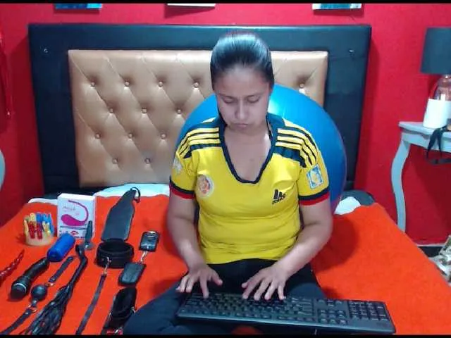 Live sex webcam photo for MEGANDIRTY #241200389