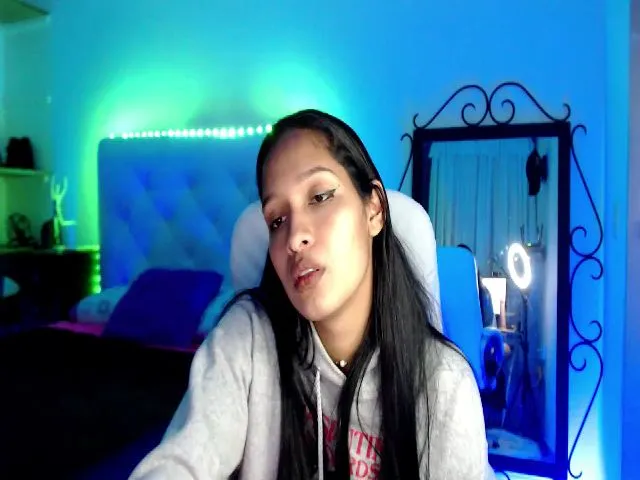 Live sex webcam photo for Sexy_latina69 #259167019