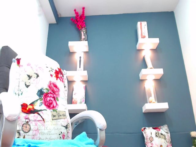 Live sex webcam photo for HANNAH_19 #265279850