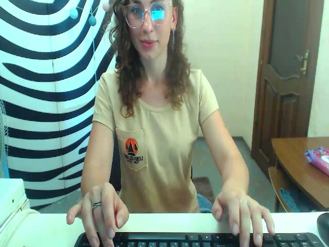 Live sex webcam photo for HeartGirl #255081987