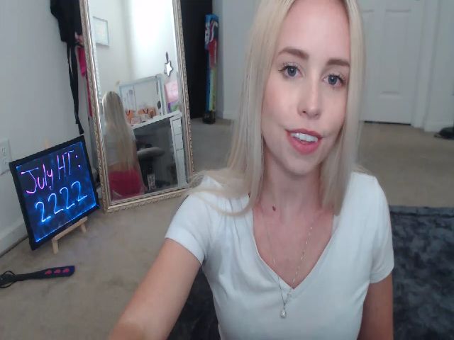 Live sex webcam photo for HollyLynnxo_ #259627710