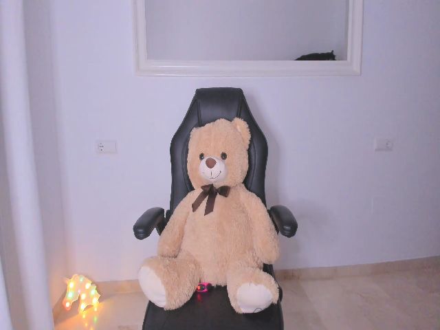 Live sex webcam photo for LivM_ #255864494