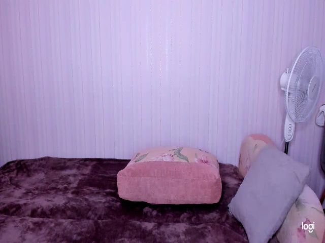 Live sex webcam photo for JanesColens #254256530