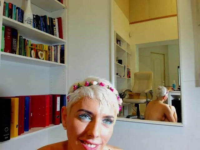 Live sex webcam photo for JenniferAmber #250455283
