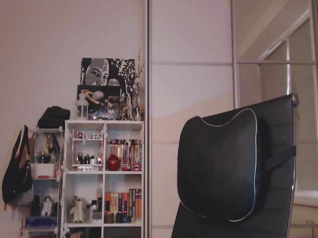 Live sex webcam photo for KellyAsian #253833877