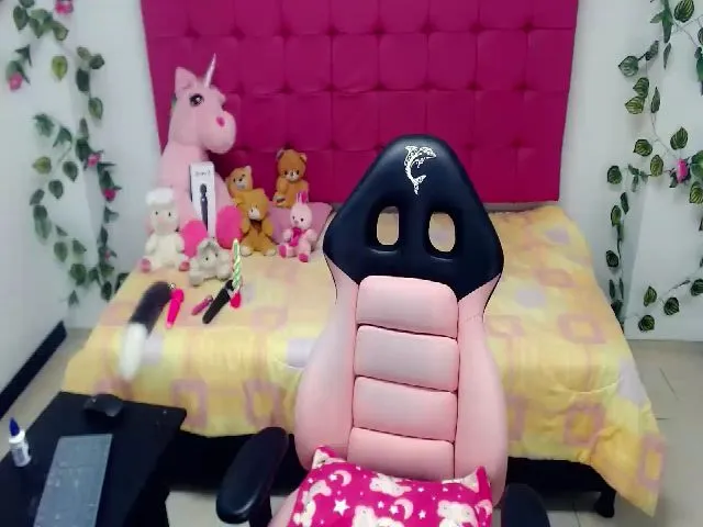 Live sex webcam photo for Pink_queenn #264207640