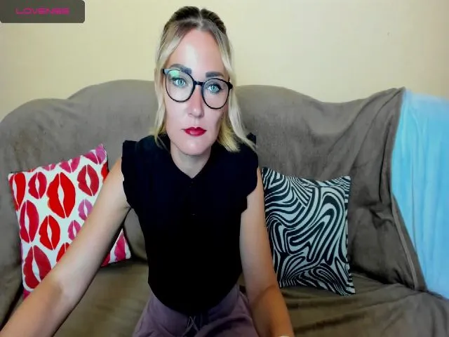 Live sex webcam photo for SecretDream #261917453