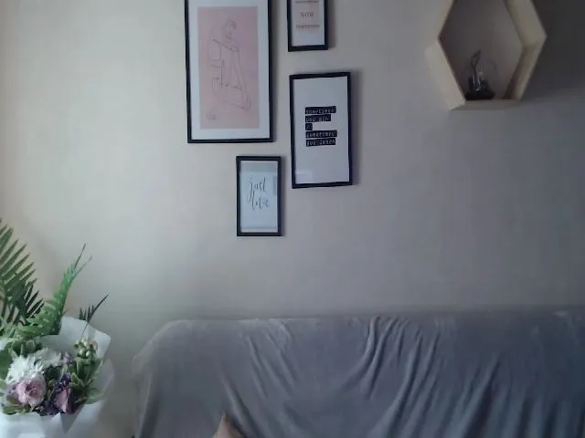 Live sex webcam photo for MeliSi #254178416