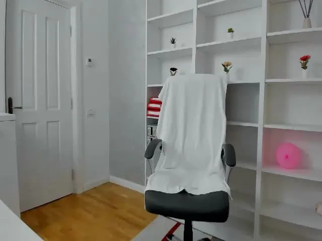 Live sex webcam photo for VanessaCroft #256185612