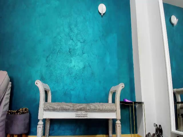 Live sex webcam photo for MayaHelen #258143033