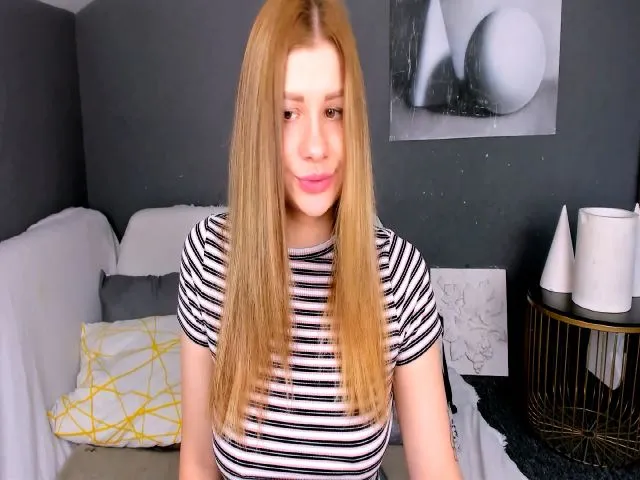 Live sex webcam photo for JuicyHelenX #258757451