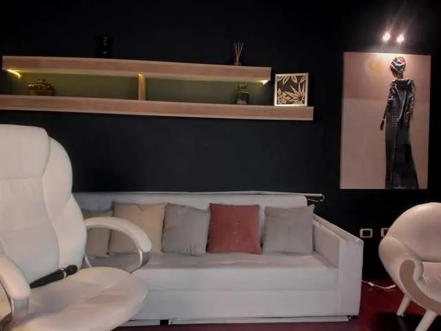 Live sex webcam photo for ChloeManson #250563360