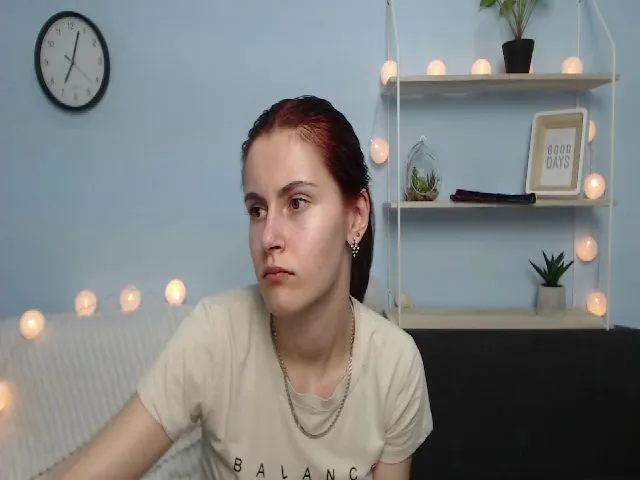 Live sex webcam photo for MollyTravis #259059792