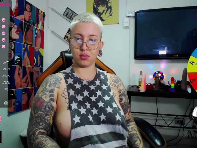 Live sex webcam photo for amy-ink #246971909