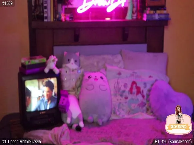 Live sex webcam photo for DrewBerries #254956208