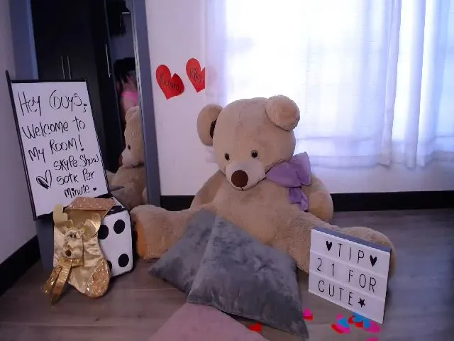 Live sex webcam photo for Hellenn #263943629