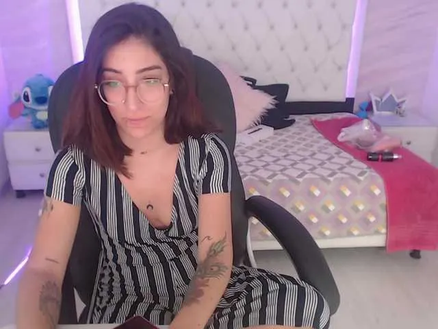 Live sex webcam photo for Karinapuerta #257531048