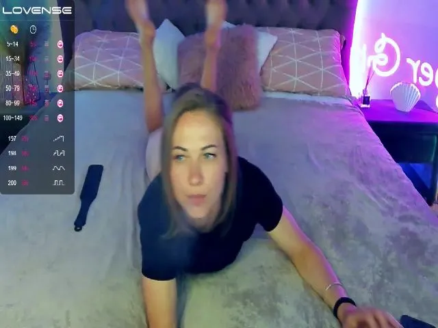 Live sex webcam photo for LilFluffyDuck #256209461