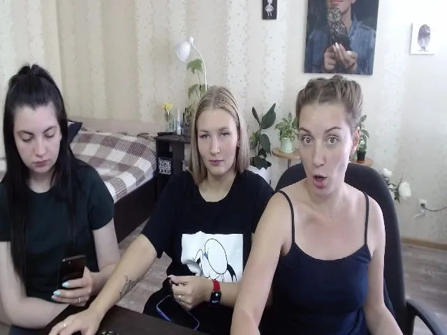 Live sex webcam photo for Emi_lywild #264328574