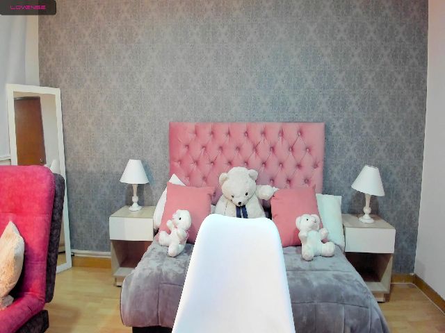 Live sex webcam photo for Ailin_8 #263108295