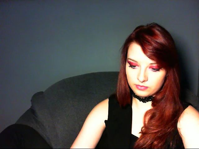 Live sex webcam photo for VirginLuna18 #260912932