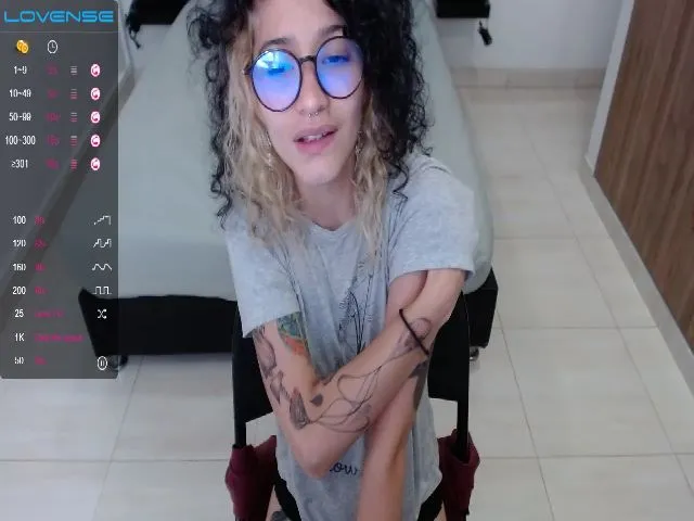 Live sex webcam photo for Myzore #265367332