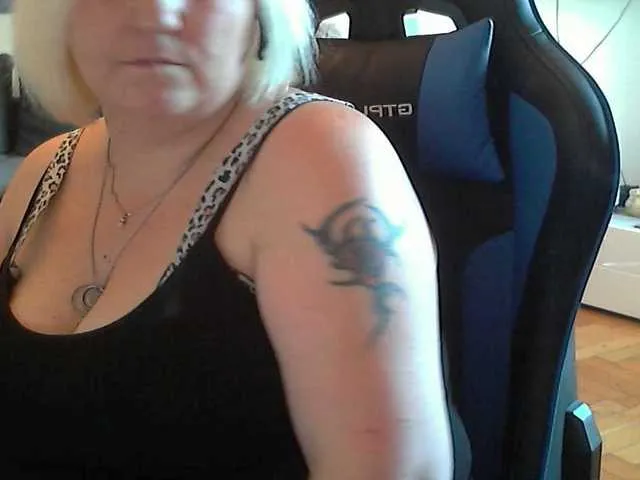 Live sex webcam photo for DrachenLady39 #249656662
