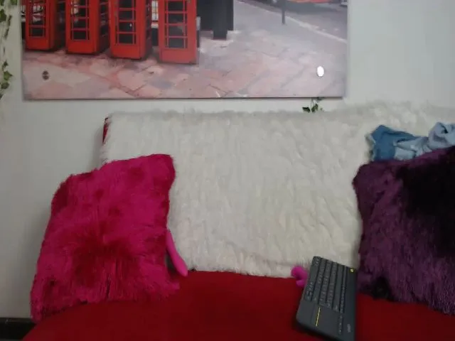 Live sex webcam photo for Emiliarain #265316349