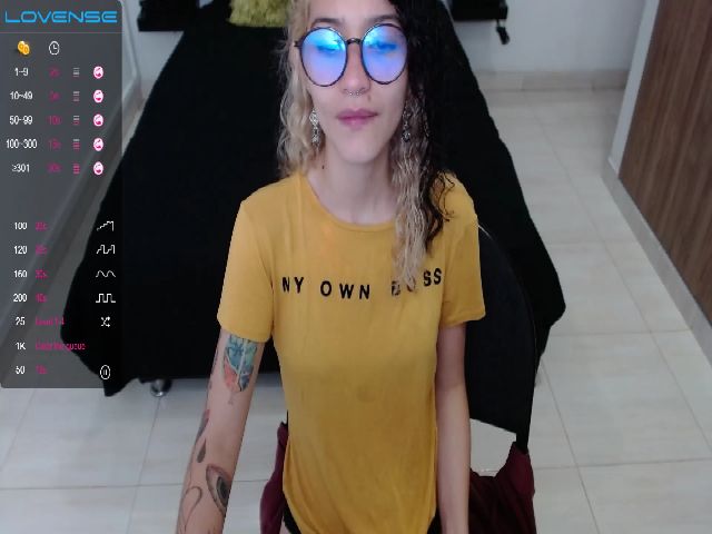 Live sex webcam photo for Myzore #258388990