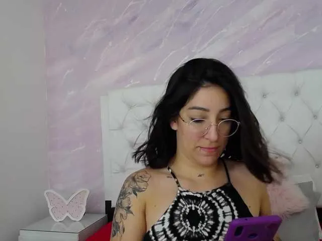 Live sex webcam photo for Karinapuerta #241402860