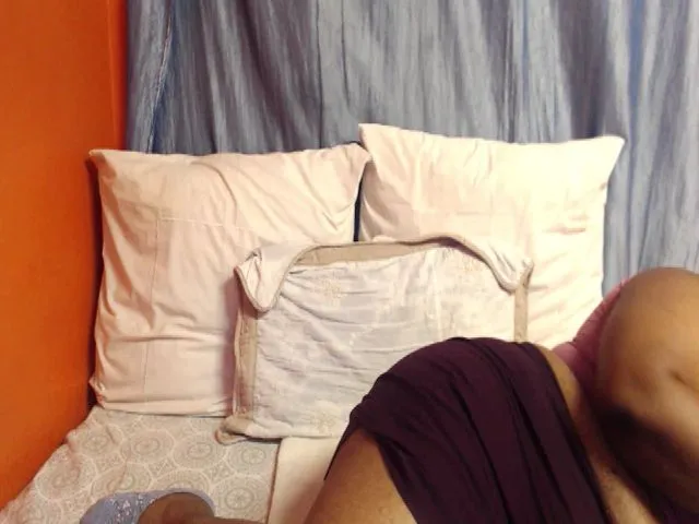 Live sex webcam photo for Sweetnozie #263693797