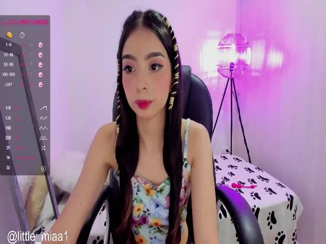 Live sex webcam photo for Little_Miaa1 #256714325