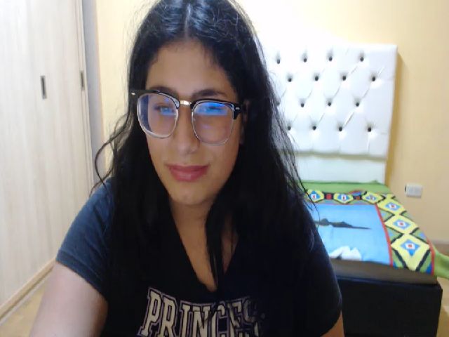 Live sex webcam photo for Aishafoxxx #253588411