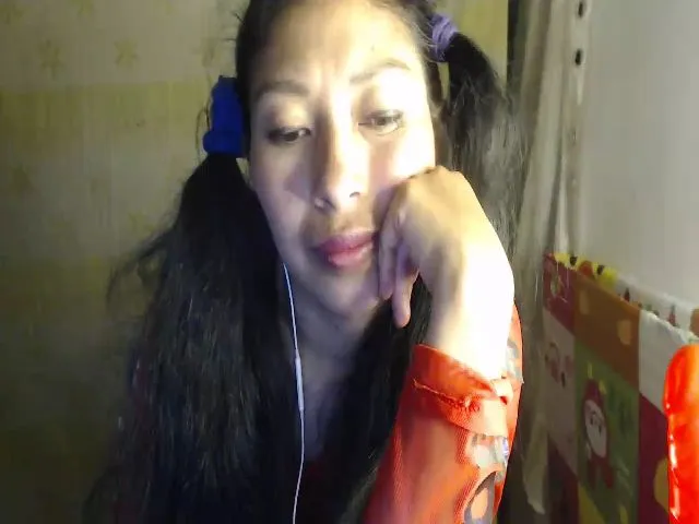 Live sex webcam photo for CHILENITAHOT #257984058