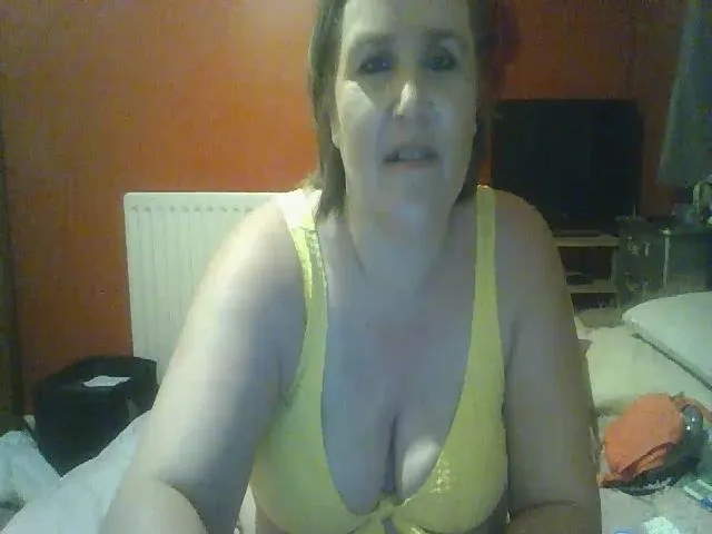 Live sex webcam photo for YUMMYMUMMY39 #256071126